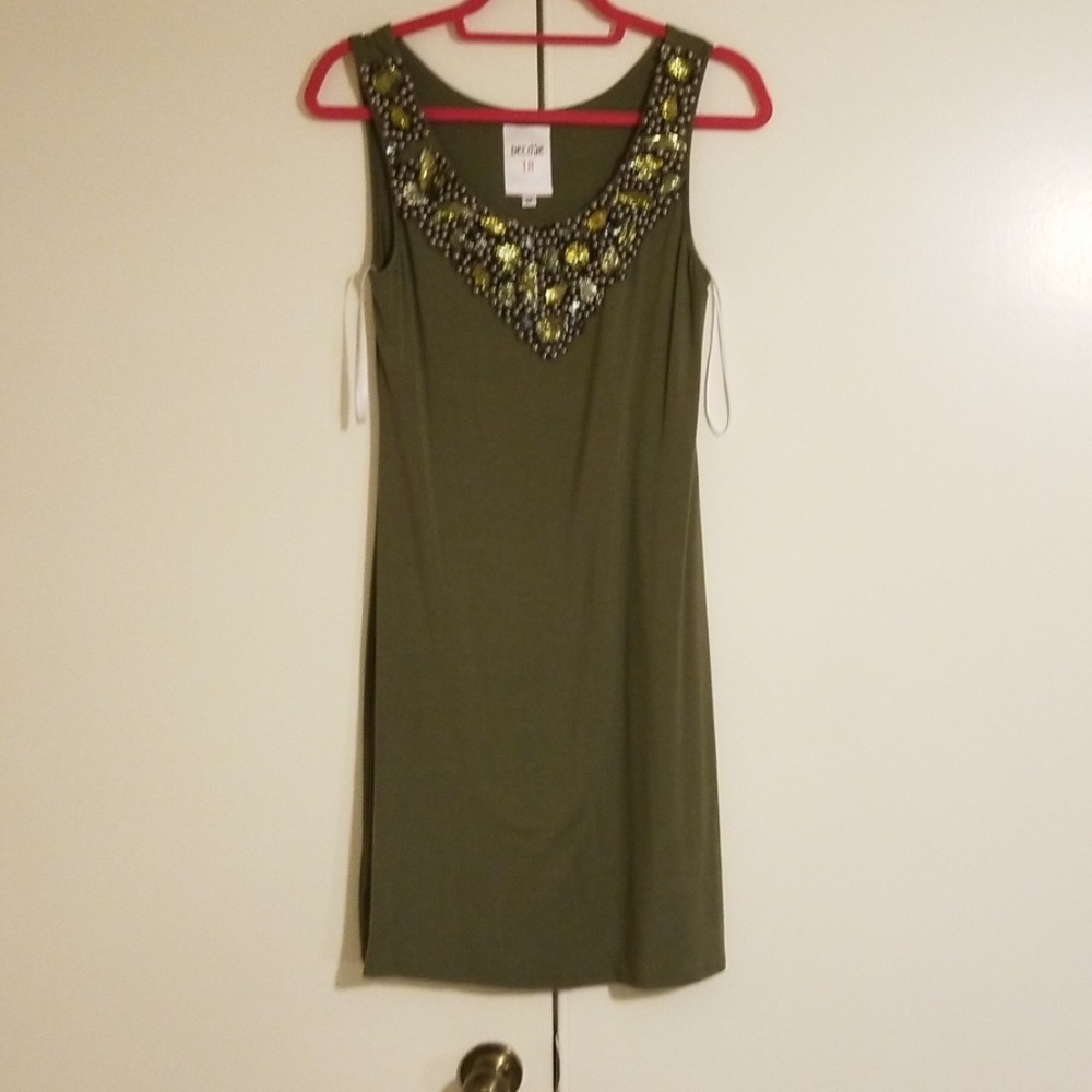 Beautiful dress - Picture 2 of 4
